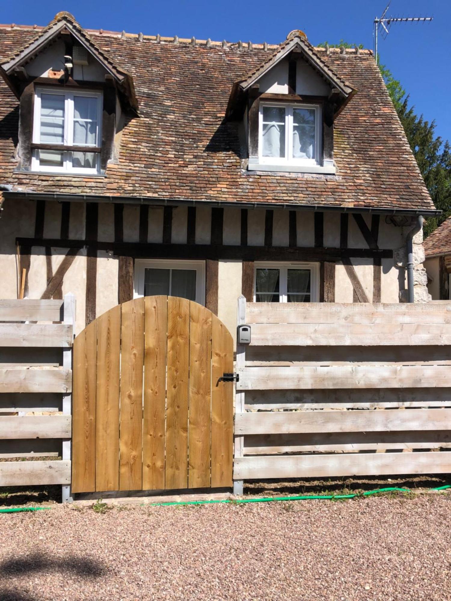 La Chapelle De Monet - Logis Coquelicots Villa Bois-Jerome-Saint-Ouen Exterior foto